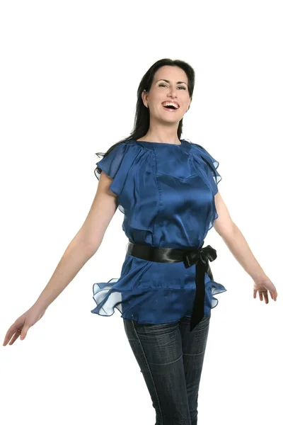 Brunetka niebieskie dżinsy taniec wiatru na włosy — Zdjęcie stockowe
