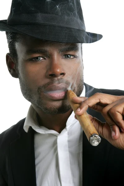 Afro-Américain fumant portrait de cigare — Photo