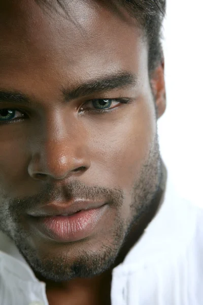 Afro-amerikai aranyos fekete fiatal férfi portré — Stock Fotó