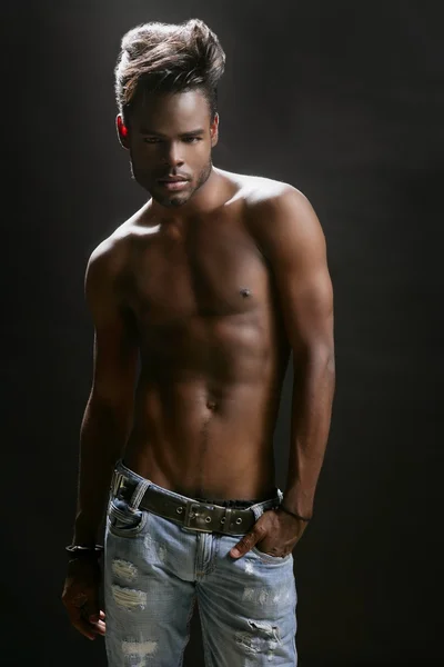 Σέξι άνδρας αφροαμερικάνων γυμνό κορμό μαύρο — Φωτογραφία Αρχείου