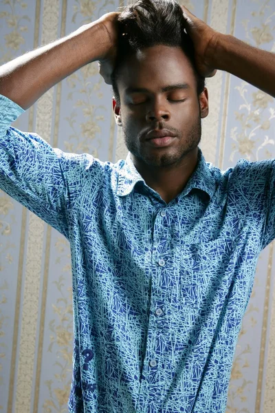 블루에 아프리카계 미국인 패션 모델 초상화 — 스톡 사진