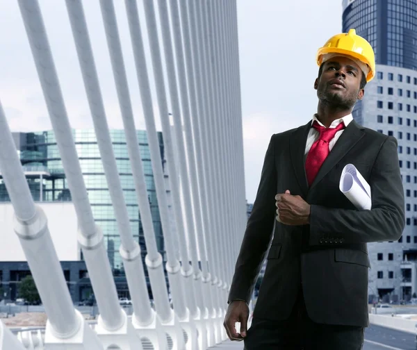Afryki amerykański architekt inżynier żółty kask — Zdjęcie stockowe