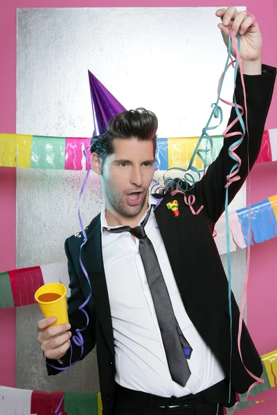 Glücklich party junger mann trinken genießen allein — Stockfoto