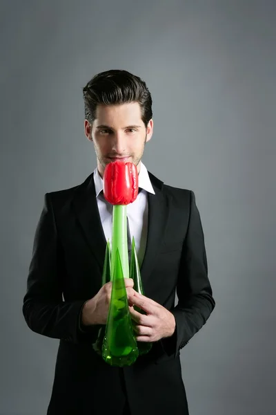 Hombre de negocios moderno San Valentín rosa flor en la mano — Foto de Stock