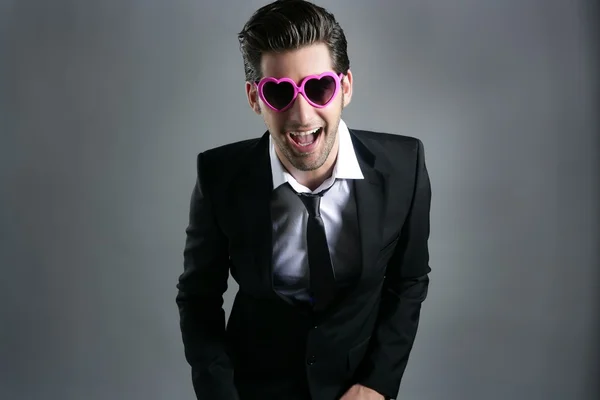 Смішна форма серця рожеві сонцезахисні окуляри бізнесмен — стокове фото