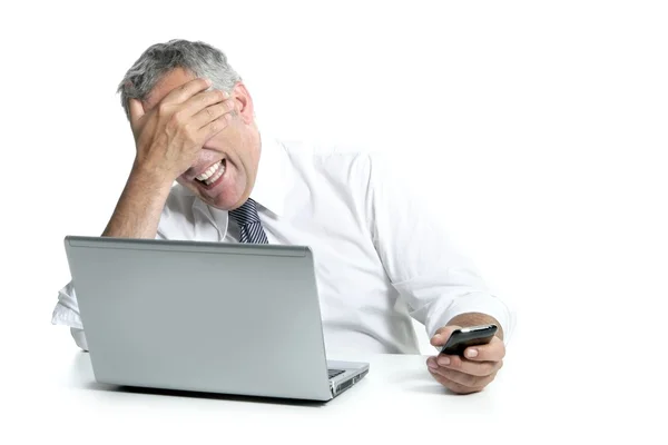 Směje se senior obchodník počítač telefon gesto — Stock fotografie