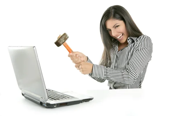 Arrabbiato bruna donna d'affari con martello — Foto Stock