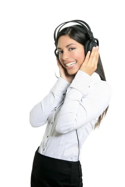 Mooie brunette zakenvrouw hoorzitting muziek — Stockfoto