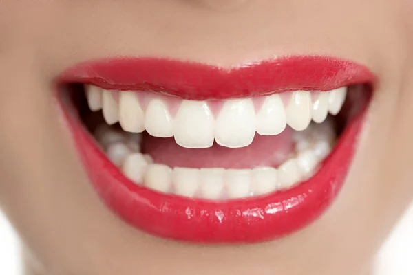 Mulher bonita dentes perfeitos sorriso — Fotografia de Stock