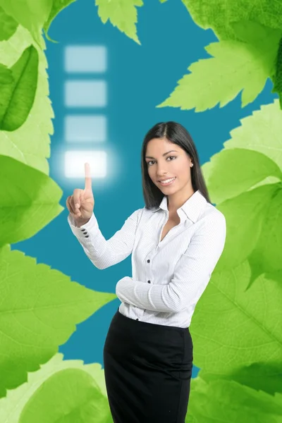 Brunett ekologiska affärskvinna beröring keypad — Stockfoto