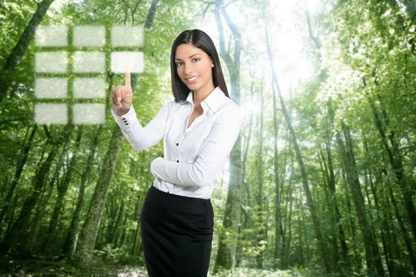 Brunette ecologische zakenvrouw touch toetsenbord — Stockfoto