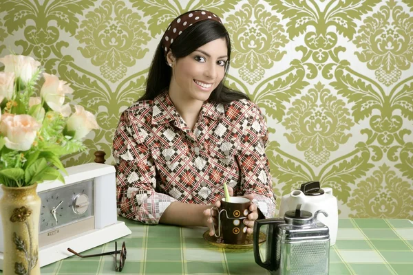 Retro woman drinking cafe on wallpaper kitchen — Stock Photo, Image