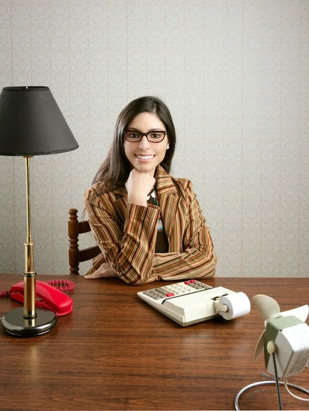Contabilista secretário retro mulher vintage escritório — Fotografia de Stock