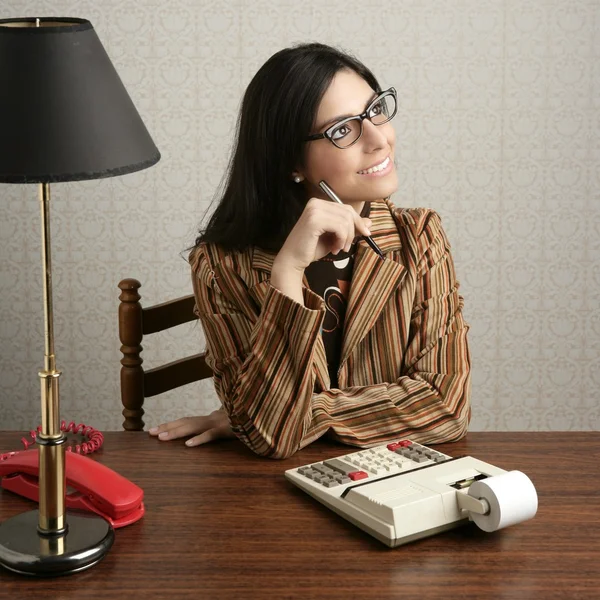 Бухгалтер секретарь ретро женщина винтажный офис — стоковое фото