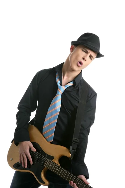 Junger sexy männlicher Gitarrist, Krawatte und schwarzer Hut — Stockfoto