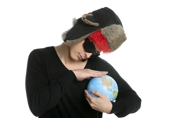 Loco estudiante con esfera de mapa global — Foto de Stock