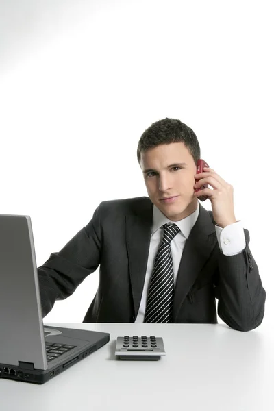 Homme d'affaires avec ordinateur portable audition mp3 musique — Photo