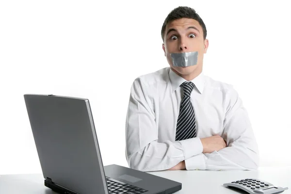 Silencio con cinta adhesiva en la boca, oficina de hombre de negocios —  Fotos de Stock