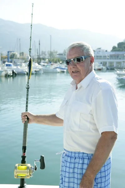 Senior Boot Fischer weiße Haare, Angler Angelrute — Stockfoto