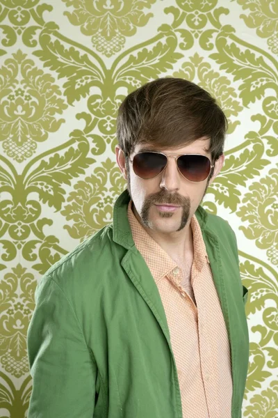 Geek retro vendedor hombre bigote divertido —  Fotos de Stock