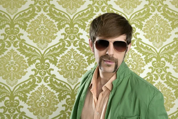 Geek retro vendedor homem bigode engraçado — Fotografia de Stock