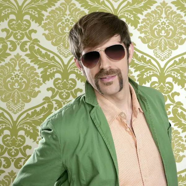 Geek rétro vendeur homme moustache drôle — Photo