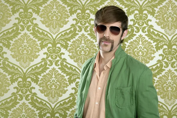 Geek retro vendedor homem bigode engraçado — Fotografia de Stock