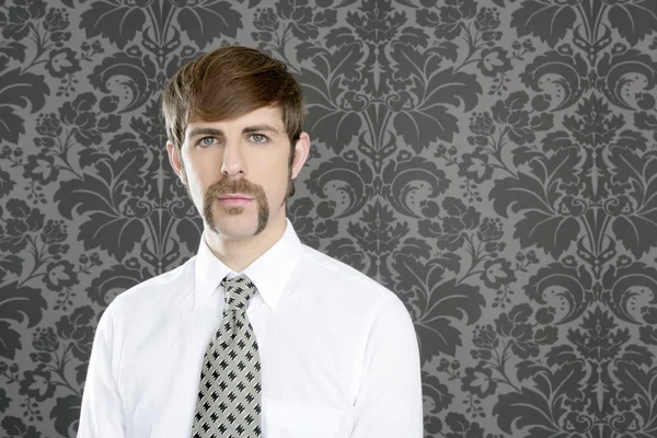 Homem de negócios bigode retro sobre papel de parede cinza — Fotografia de Stock