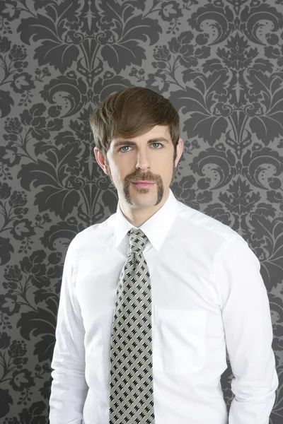 Homem de negócios bigode retro sobre papel de parede cinza — Fotografia de Stock