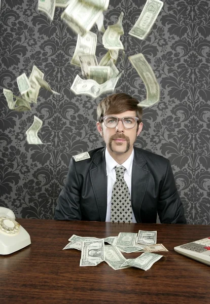 Nerd biznesmen retro biuro pływające Dolar Uwaga — Zdjęcie stockowe