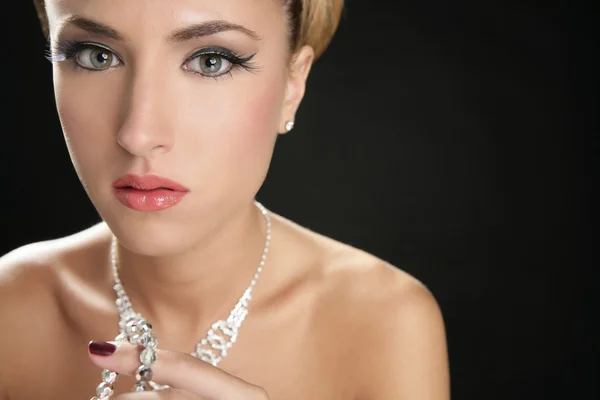 Moda atraente jóias mulher elegante — Fotografia de Stock