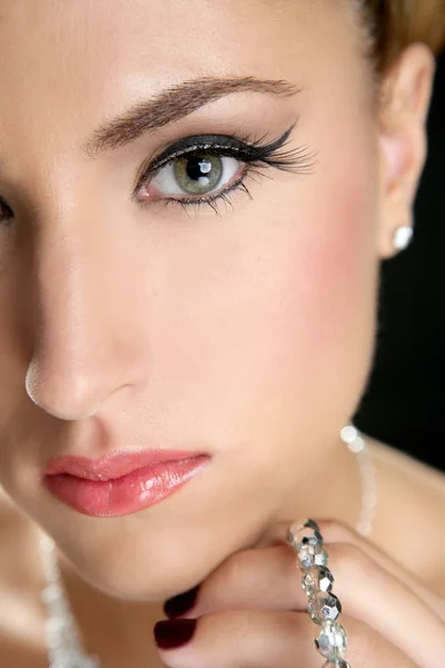 Aantrekkelijke fashion elegante vrouw sieraden — Stockfoto
