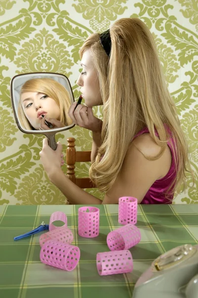 Retro espejo maquillaje mujer lápiz labial vintage — Foto de Stock