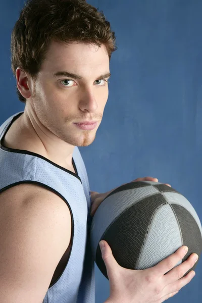 Basket player young man over blue — Stock Photo, Image