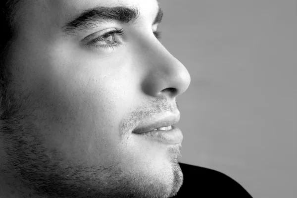 Hübsches Profil Porträt junger Mann Gesicht — Stockfoto
