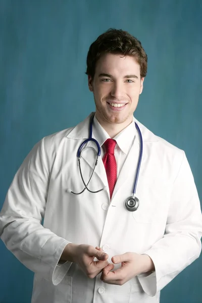 Feliz jovem médico homem sorriso bonito — Fotografia de Stock