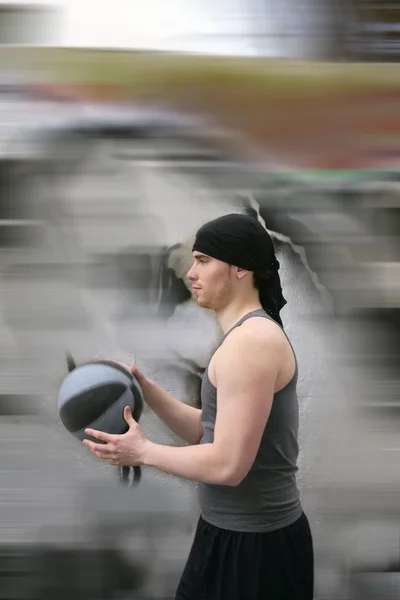 Balle de joueur de basket de rue mouvement actif — Photo