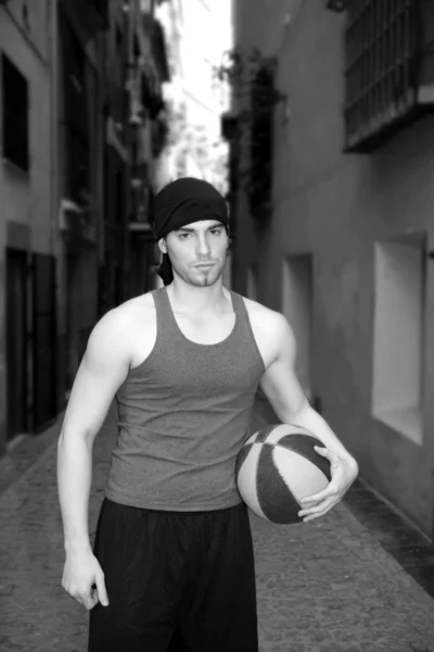 ストリート バスケット ボールの若いのバスケット ボール選手 — ストック写真