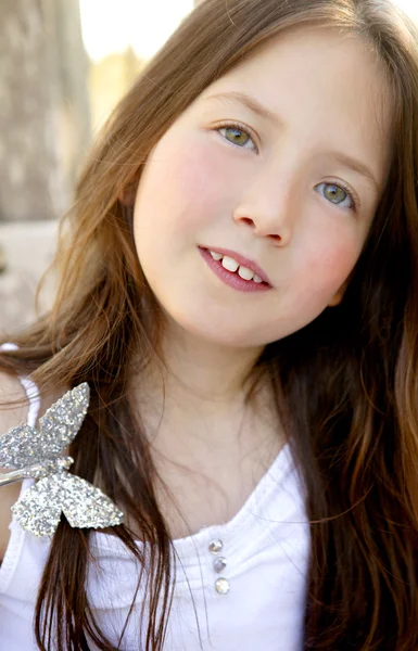 Retrato de bela menina adolescente ao ar livre — Fotografia de Stock
