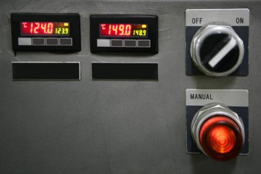 Endüstriyel kontrol paneli yükleme düğmesi
