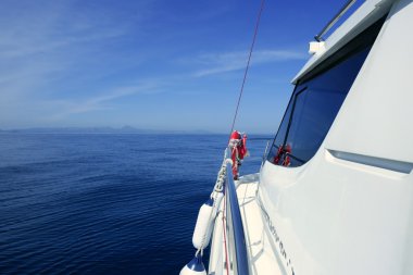 Motorlu tekne yat mavi okyanus deniz tatil