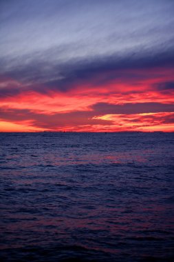 Kırmızı ve mavi Akdeniz sunrise