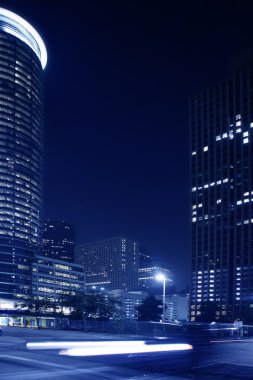 Mavi gece şehir ışıkları ve Houston binalar