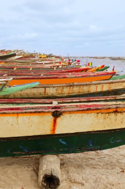 Afrika senegal atlantic coast balıkçı tekneleri