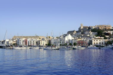 İbiza Adası limanında Akdeniz