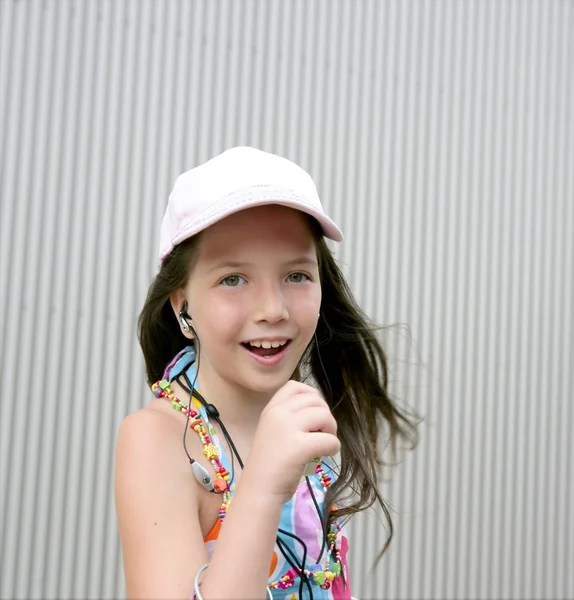Μελαχρινή έφηβος μικρό κορίτσι χορό mp3 — Φωτογραφία Αρχείου