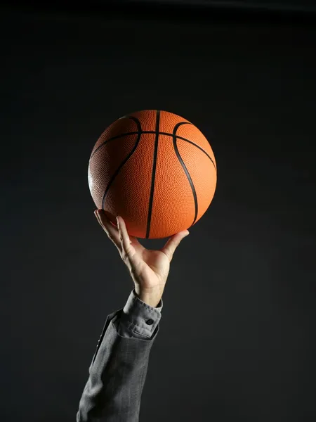 Affärsman med basket boll, grupparbete, ledarskap — Stockfoto