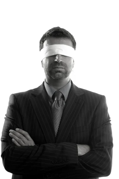 Mit verbundenen Augen Geschäftsmann vor weißem Hintergrund — Stockfoto