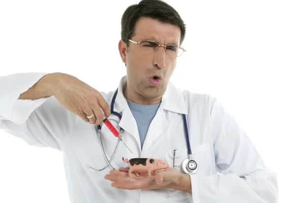 豚インフルエンザ ワクチンの注射器を保持している男性の医師 — ストック写真