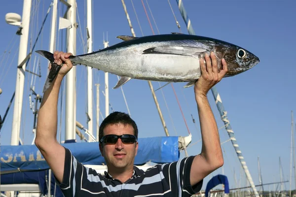 Velká hra rybář s slané tuňáky — Stock fotografie